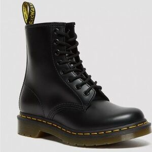 Dr. Martens 1460 WOMEN'S SMOOTH LEATHER LACE UP BOOTS